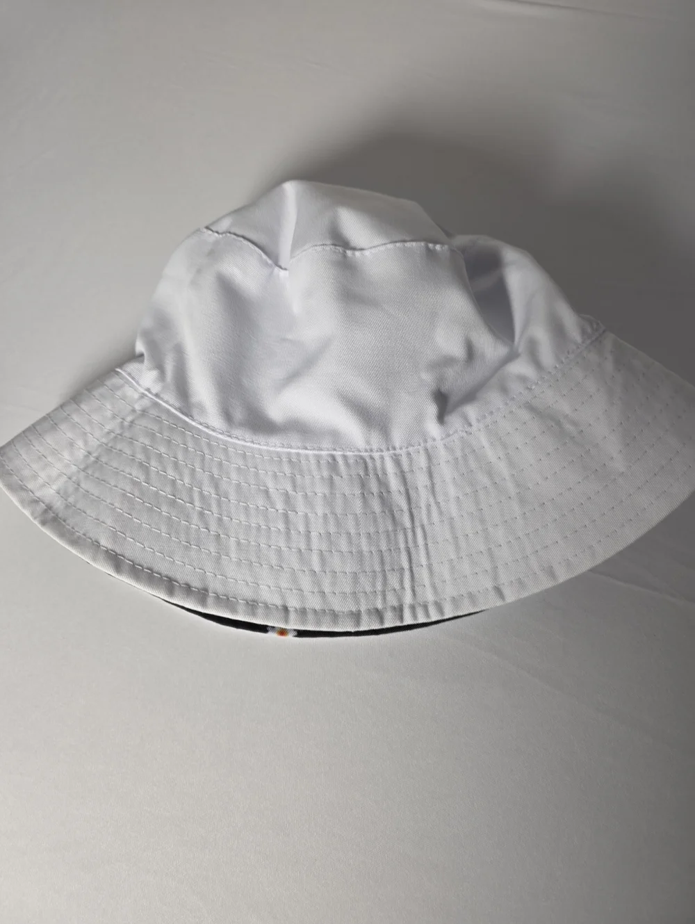 Alice + Olivia Reversible Bucket Hat Black Daisy Print & White NWT One Size